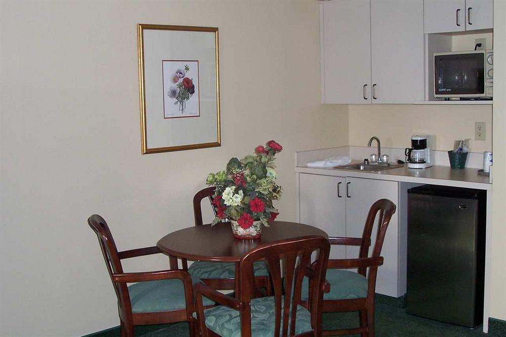 Hampton Inn Mount Airy Room photo