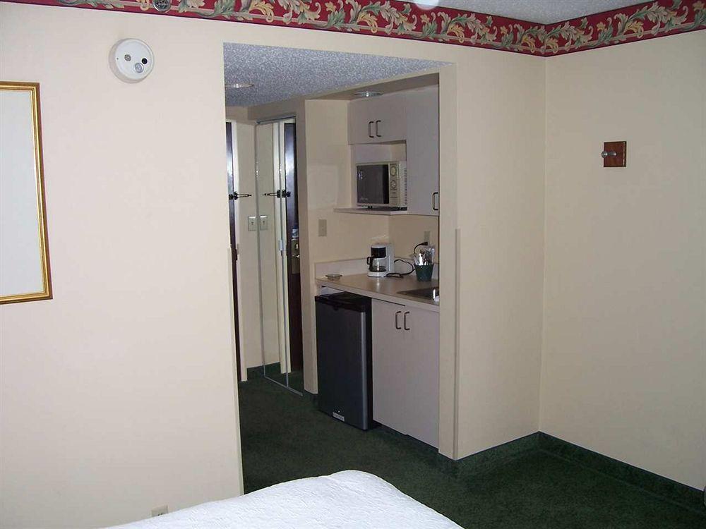 Hampton Inn Mount Airy Room photo